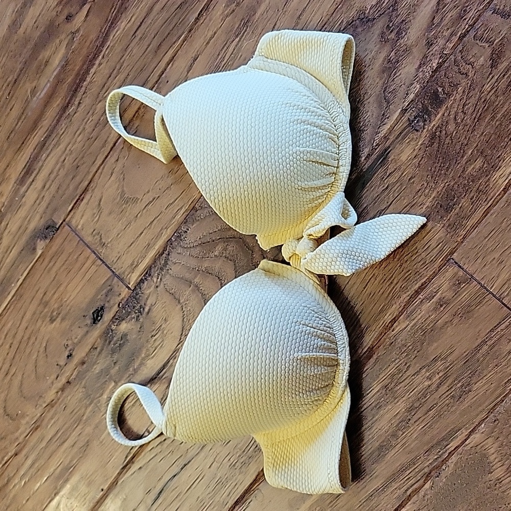 32B Molded bikini top